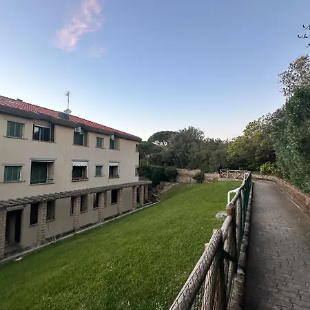 Monolocale Con Giardino Vista Mare Punta Ala
